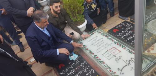 تجدید میثاق رئیس سازمان انرژی اتمی با شهدای کرمان