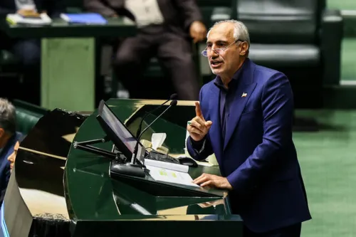 ۶ میلیارد دلار بنزین وارد می نماییم